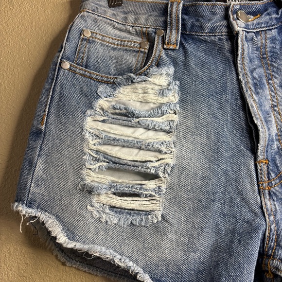 MINKPINK Light Wash Distressed Button Fly Shorts size L - Blue - Picture 2 of 10